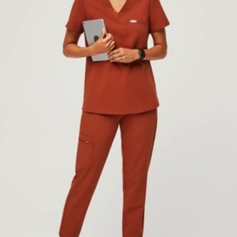 FIGS Auburn Medium Scrubs Set - NEW